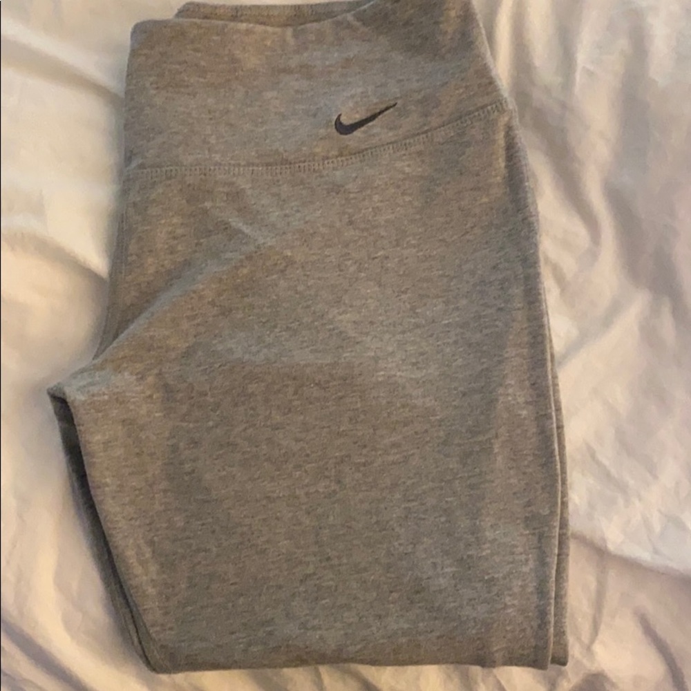 Nike compression quarter high pant in grey